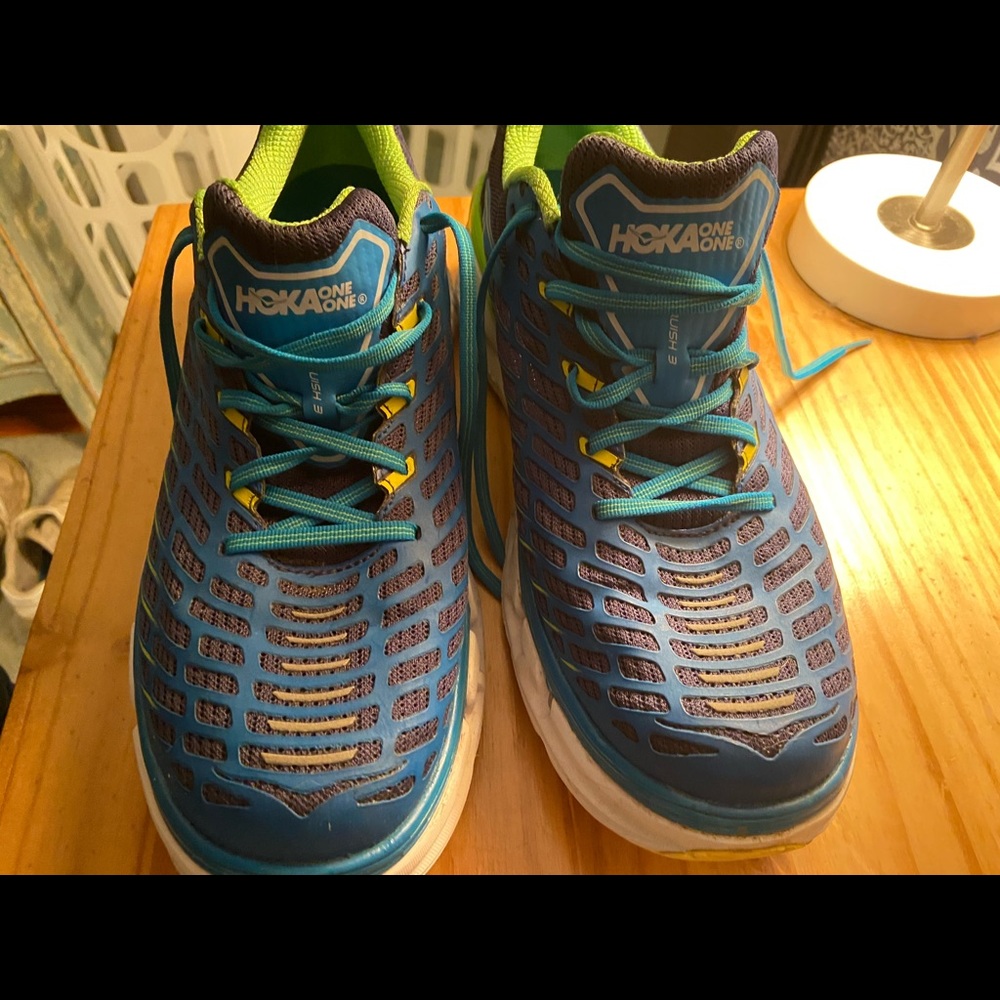 Running shoes